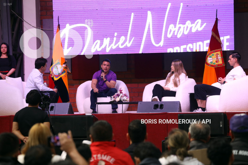 CUENCA-CANDIDATO DANIEL NOBOA-CONVERSATORIO