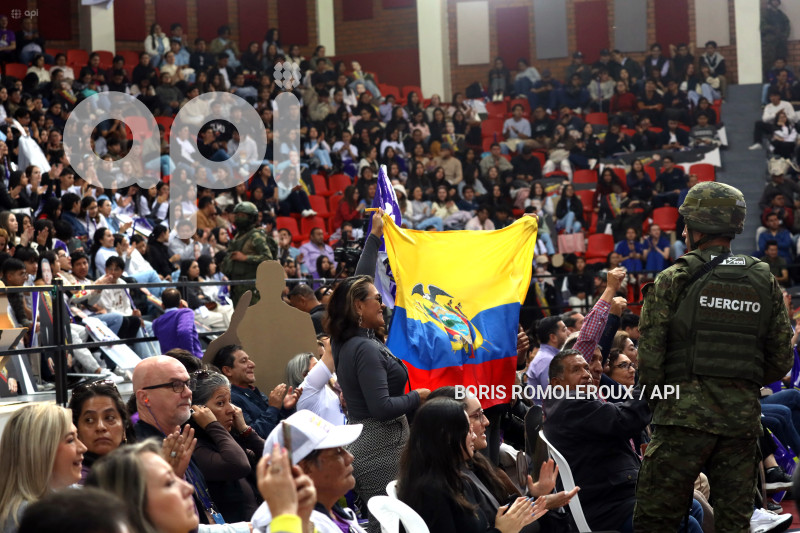 CUENCA-CANDIDATO DANIEL NOBOA-CONVERSATORIO