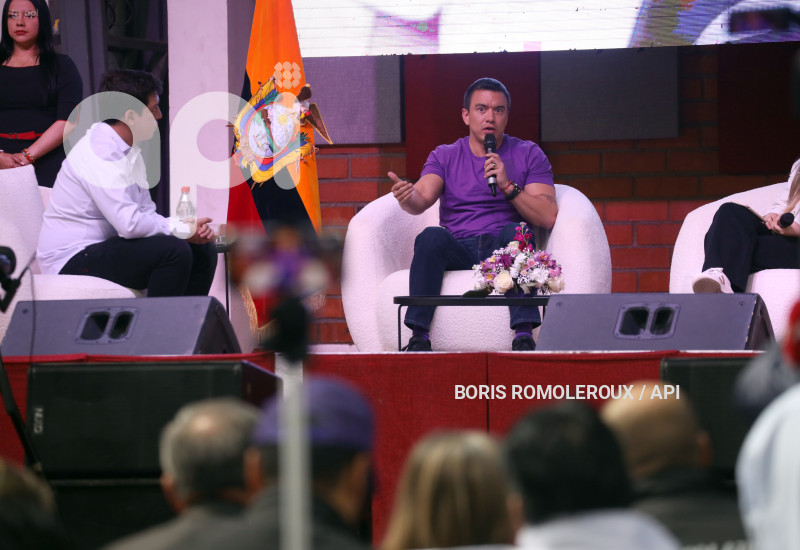 CUENCA-CANDIDATO DANIEL NOBOA-CONVERSATORIO
