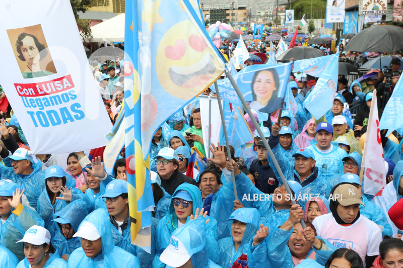 CIERRE CAMPANA LUISA GONZALAEZ EN QUITO