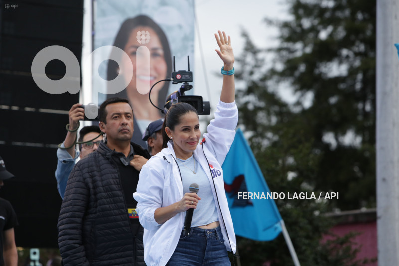CIERRE CAMPANA LUISA GONZALAEZ EN QUITO