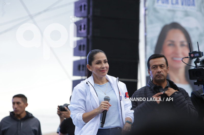 CIERRE CAMPANA LUISA GONZALAEZ EN QUITO