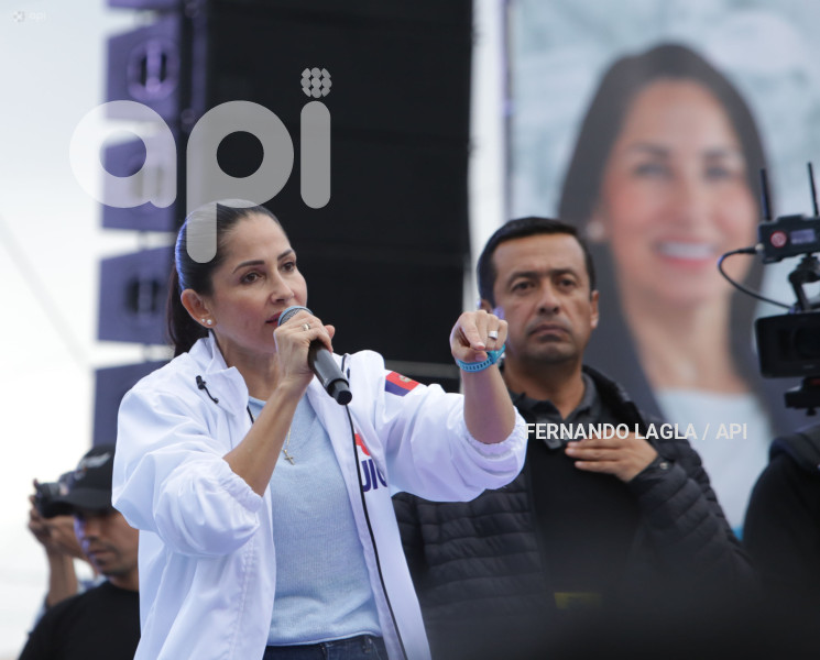 CIERRE CAMPANA LUISA GONZALAEZ EN QUITO