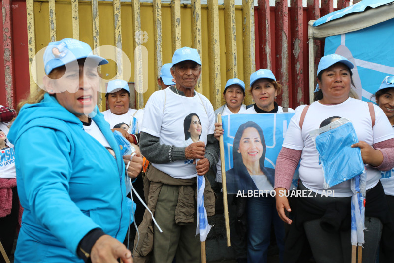 CIERRE CAMPANA LUISA GONZALAEZ EN QUITO