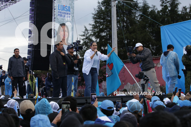 CIERRE CAMPANA LUISA GONZALAEZ EN QUITO
