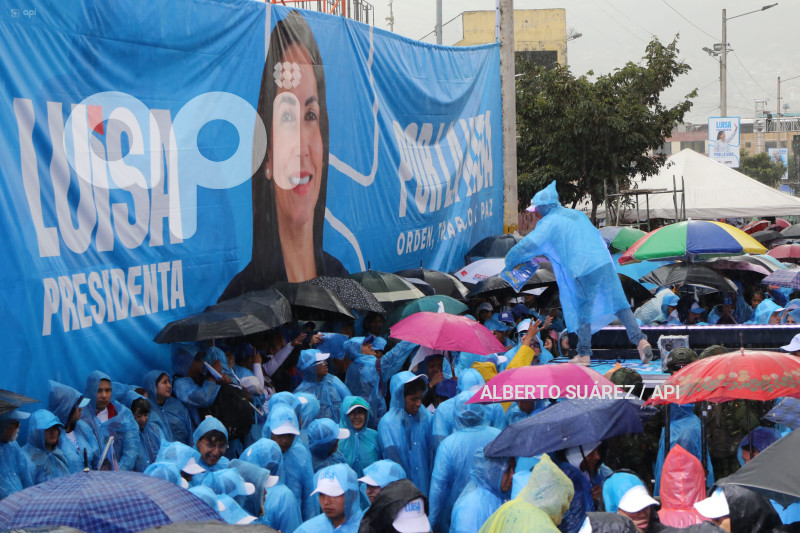 CIERRE CAMPANA LUISA GONZALAEZ EN QUITO