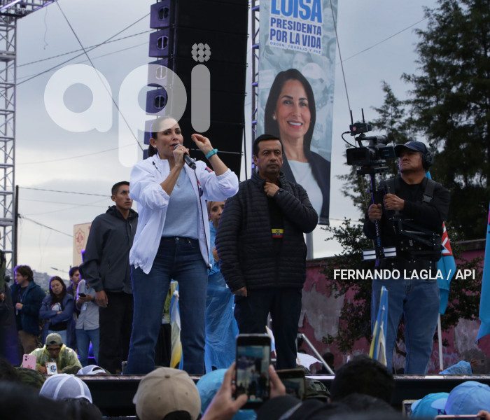 CIERRE CAMPANA LUISA GONZALAEZ EN QUITO