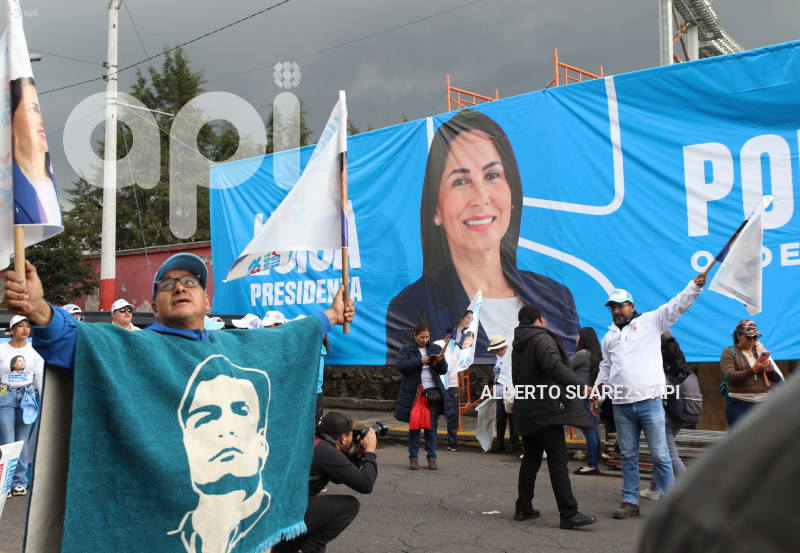CIERRE CAMPANA LUISA GONZALAEZ EN QUITO
