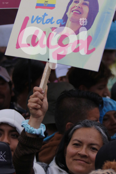 CIERRE CAMPANA LUISA GONZALAEZ EN QUITO