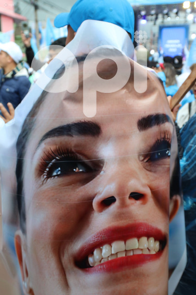 CIERRE CAMPANA LUISA GONZALAEZ EN QUITO