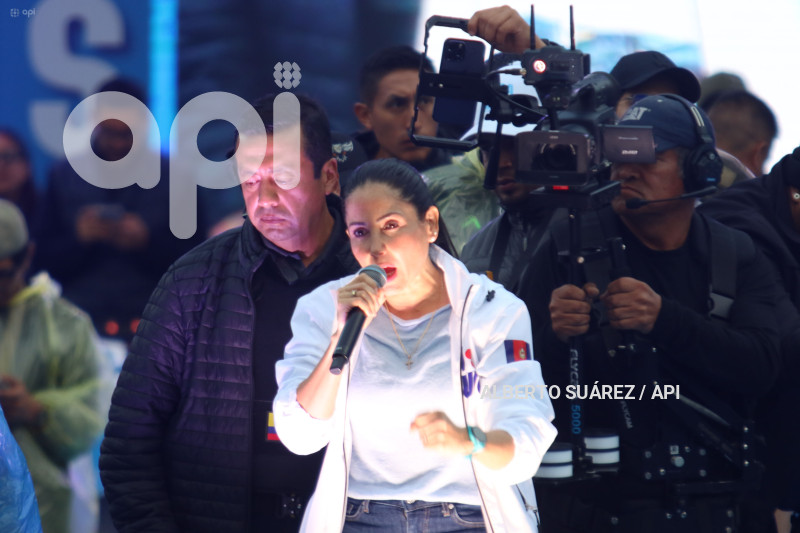 CIERRE CAMPANA LUISA GONZALAEZ EN QUITO