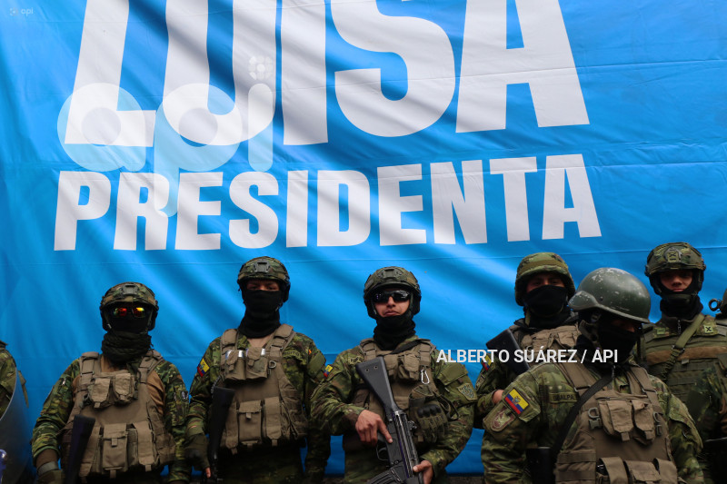 CIERRE CAMPANA LUISA GONZALAEZ EN QUITO