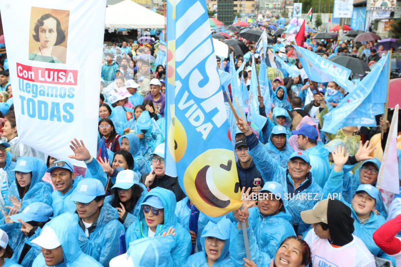 CIERRE CAMPANA LUISA GONZALAEZ EN QUITO