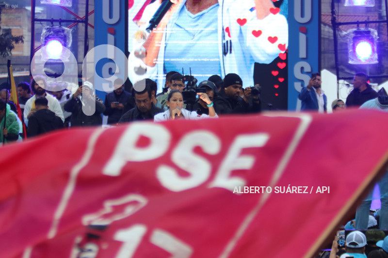 CIERRE CAMPANA LUISA GONZALAEZ EN QUITO