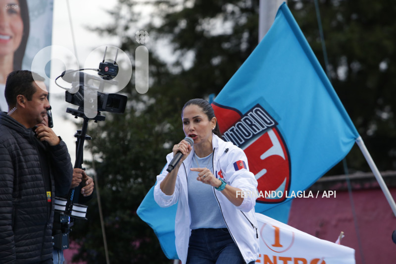 CIERRE CAMPANA LUISA GONZALAEZ EN QUITO