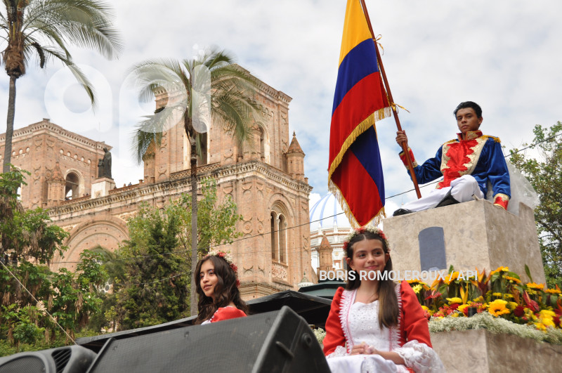CUENCA-DESFILE ESTUDIANTIL-FIESTAS DE CUENCA
