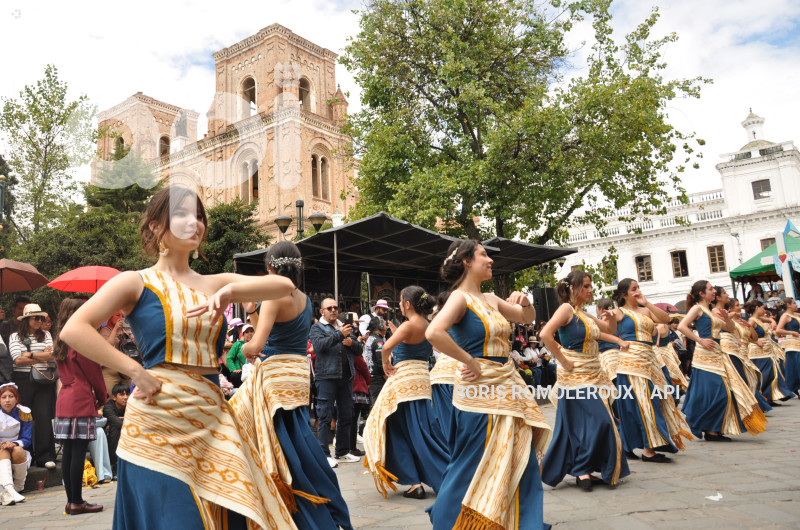 CUENCA-DESFILE ESTUDIANTIL-FIESTAS DE CUENCA