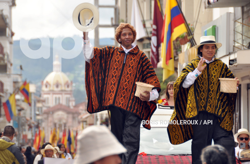 CUENCA-DESFILE ESTUDIANTIL-FIESTAS DE CUENCA