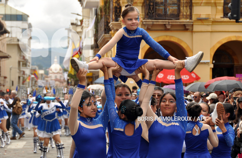 CUENCA-DESFILE ESTUDIANTIL-FIESTAS DE CUENCA
