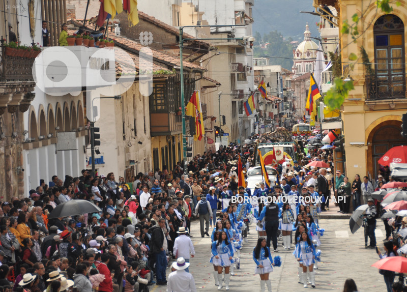 CUENCA-DESFILE ESTUDIANTIL-FIESTAS DE CUENCA