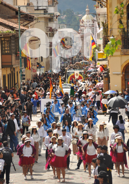 CUENCA-DESFILE ESTUDIANTIL-FIESTAS DE CUENCA
