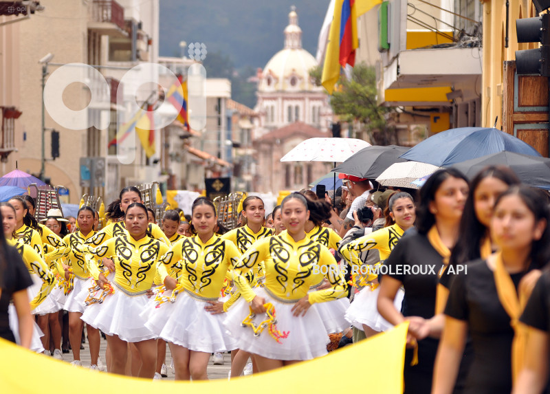 CUENCA-DESFILE ESTUDIANTIL-FIESTAS DE CUENCA