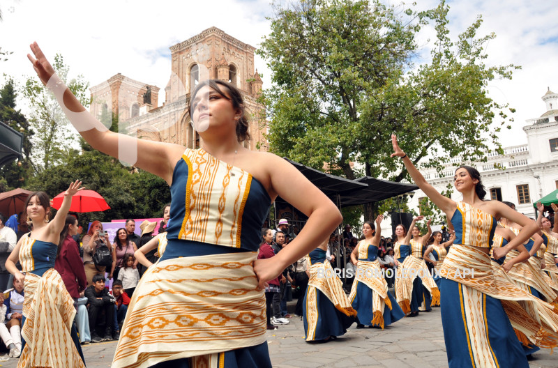 CUENCA-DESFILE ESTUDIANTIL-FIESTAS DE CUENCA
