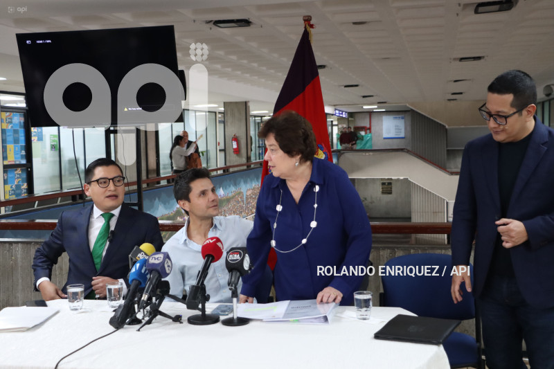 CONCEJALES HABLAN SOBRE EL CASO TROLEBUSES