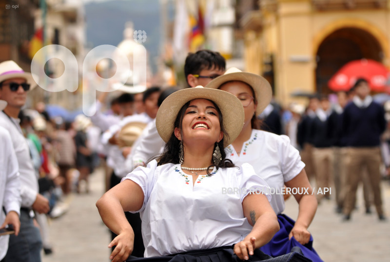 CUENCA-DESFILE ESTUDIANTIL-FIESTAS DE CUENCA