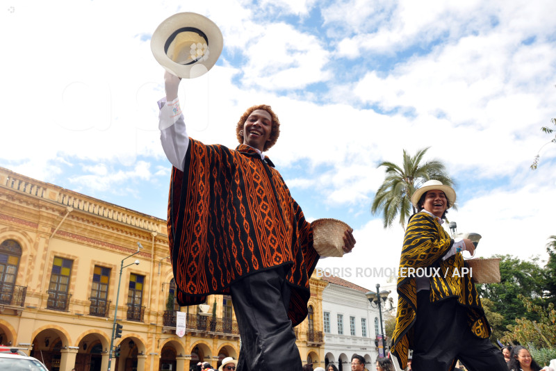 CUENCA-DESFILE ESTUDIANTIL-FIESTAS DE CUENCA