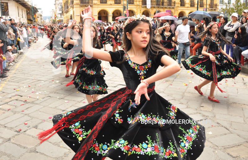 CUENCA-DESFILE ESTUDIANTIL-FIESTAS DE CUENCA