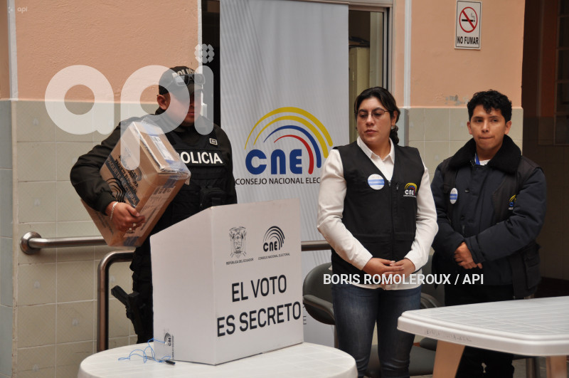 CUENCA-ELECCIONES 2025-VOTO EN CASA