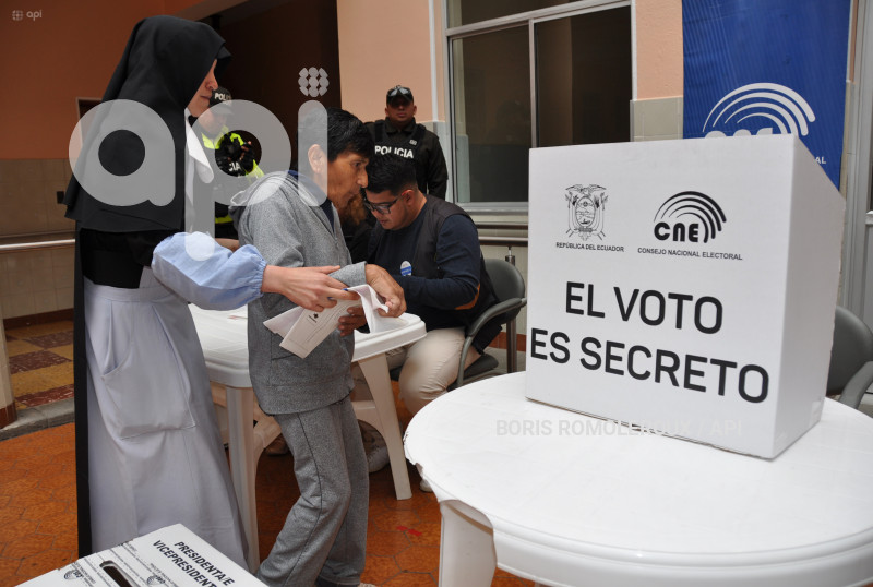 CUENCA-ELECCIONES 2025-VOTO EN CASA