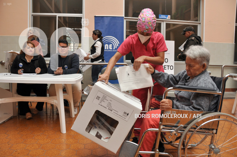 CUENCA-ELECCIONES 2025-VOTO EN CASA