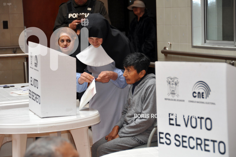 CUENCA-ELECCIONES 2025-VOTO EN CASA