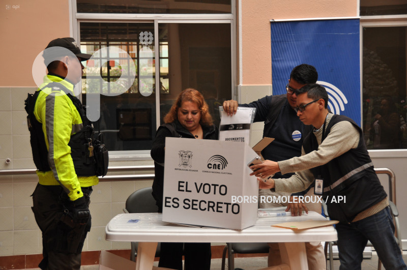 CUENCA-ELECCIONES 2025-VOTO EN CASA