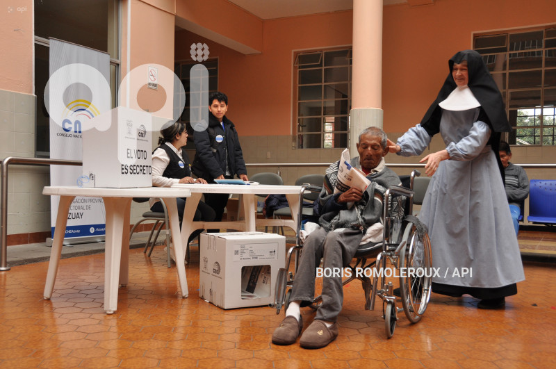 CUENCA-ELECCIONES 2025-VOTO EN CASA