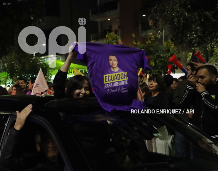 FESTEJOS SIMPATIZANTES NOBOA
