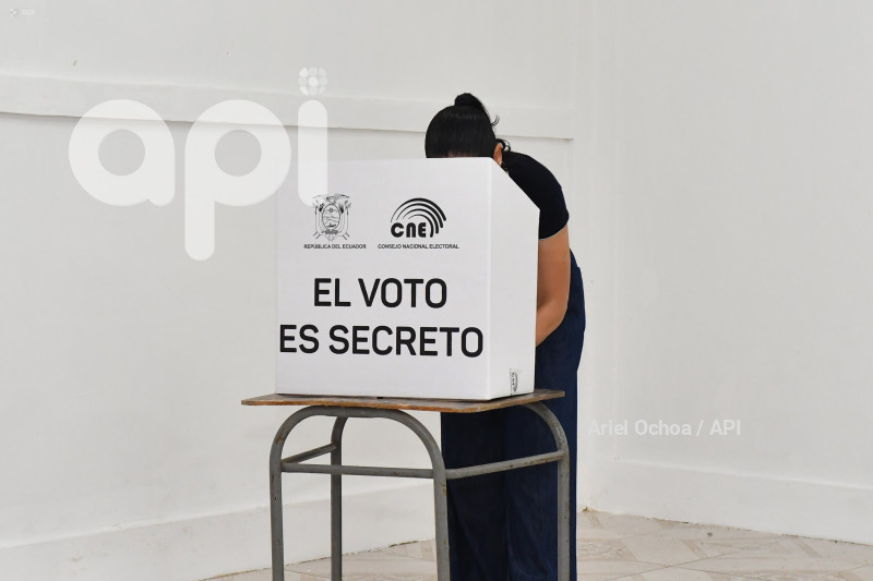 LUISA GONZALEZ SEGUNDA VUELTA