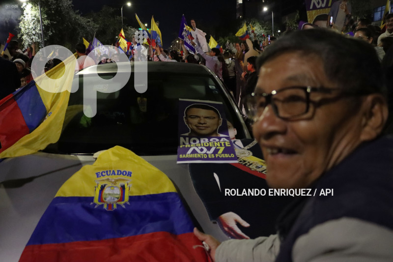 FESTEJOS SIMPATIZANTES NOBOA
