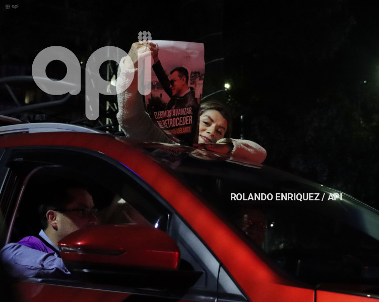 FESTEJOS SIMPATIZANTES NOBOA