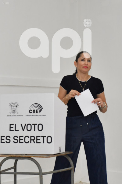 LUISA GONZALEZ SEGUNDA VUELTA
