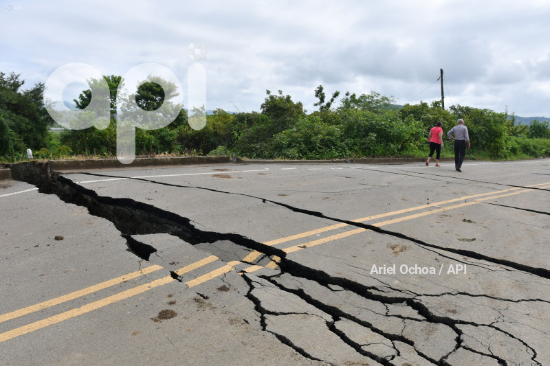 TOSAGUA-FALLA-GEOLOGICA