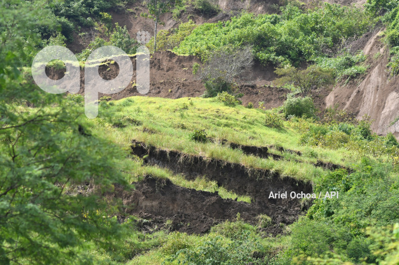 TOSAGUA-FALLA-GEOLOGICA