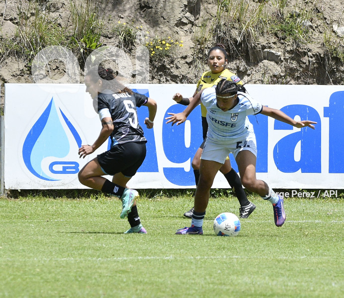 FBL SUPERLIGA FEMENINA MACARA VS CATOLICA