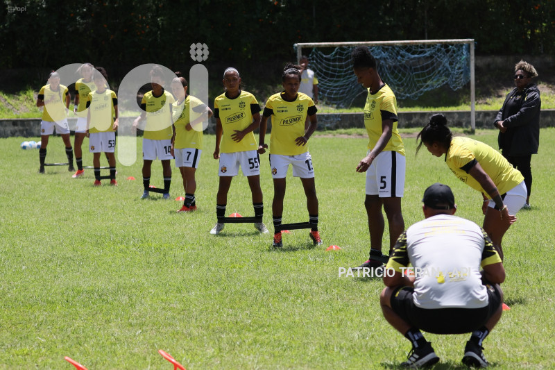 FBL SUPERLIGA FEMENINA NACIONAL VS BARCELONA