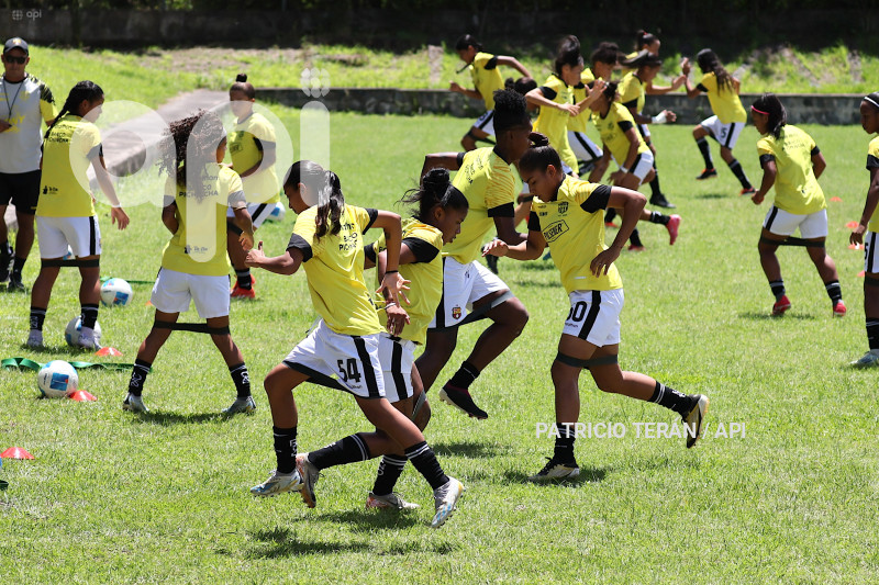 FBL SUPERLIGA FEMENINA NACIONAL VS BARCELONA