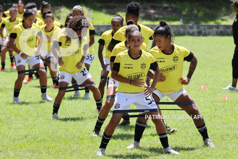 FBL SUPERLIGA FEMENINA NACIONAL VS BARCELONA