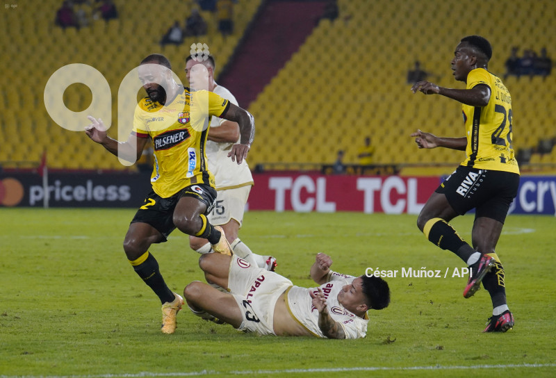FBL-LIBERTADORES-BARCELONA-UNIVERSITARIO