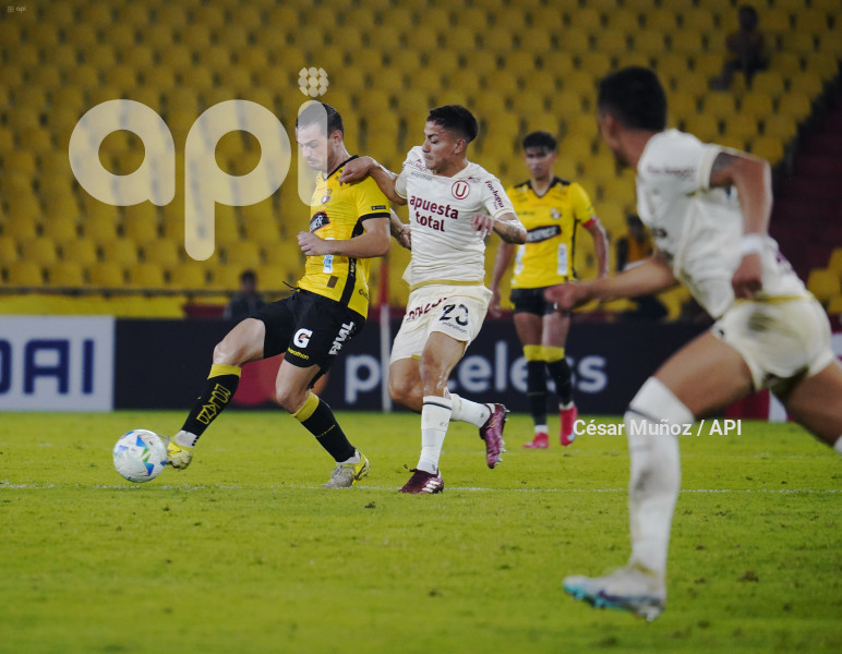 FBL-LIBERTADORES-BARCELONA-UNIVERSITARIO